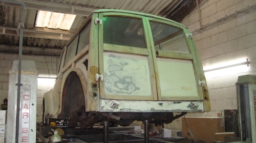 morris traveller back view