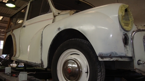 morris traveller side view