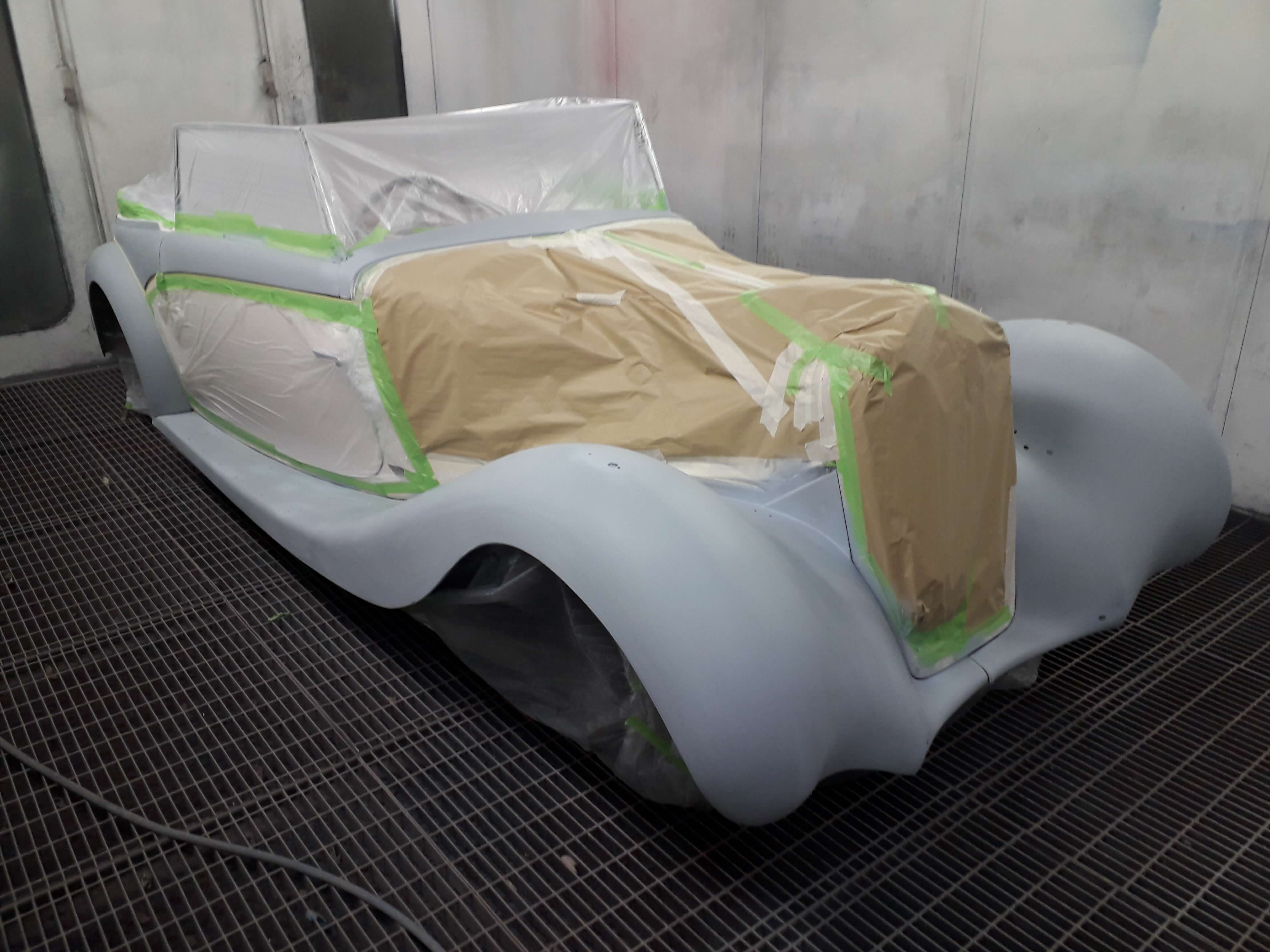 Delage covered for spraying